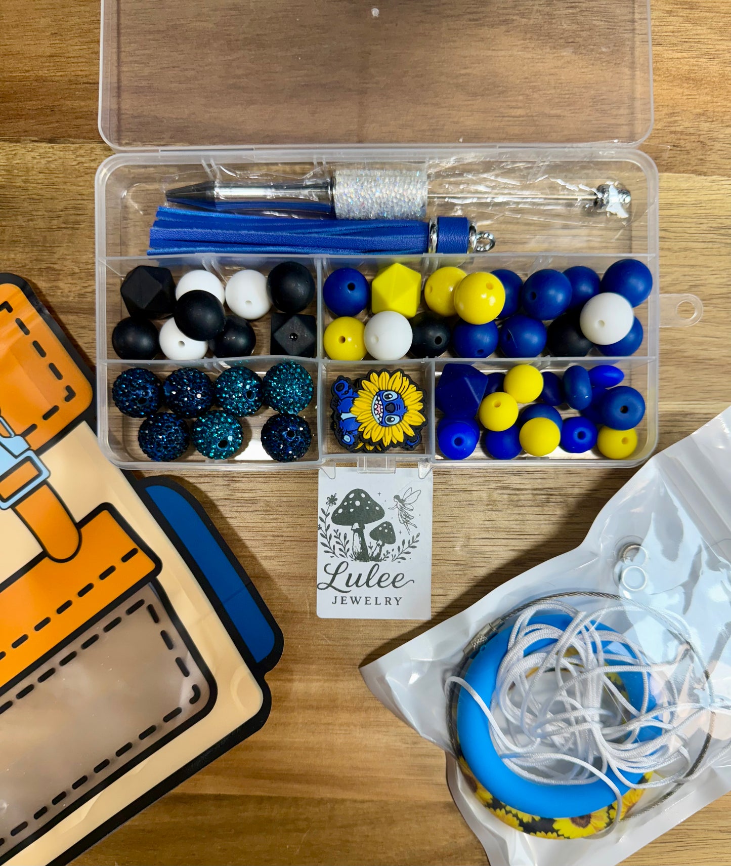 Pen/wristlet/car charm kit